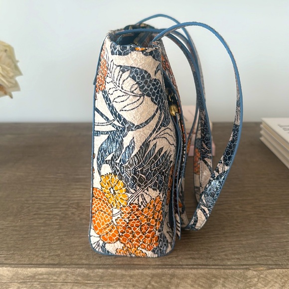 Hobo Haven Tote - Picture 3 of 10